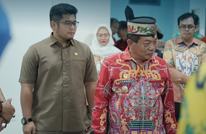 Arhensa Mullah Muhammad (kiri) bersama Bupati Kapuas HM Wiyatno saat menghadiri peresmian layanan Computed Tomography (CT) Scan di RSUD dr. H. Soemarno Sosroatmodjo, Senin (29/6/2026). (Sumber foto : IG @dedikasi.arhensa24)