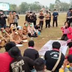 Gubernur Kalteng Agustiar Sabran didampingi Kepala OPD saat menemui massa aksi dalam dialog di halaman Kantor Gubernur Kalteng, Palangka Raya, Selasa (1/9/2026)