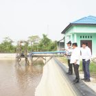 Bupati Kapuas HM Wiyatno saat meninjau kawasan Instalasi Pengolahan Air (IPA) 2 Perumdam Tirta Pambelom, Jalan Pemuda, Kuala Kapuas, Jumat (4/9/2026).