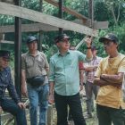 Wakil Bupati Kapuas Dodo berserta rombongan saat berkeliling desa untuk menyapa masyarakat sekaligus meninjau kondisi sarana dan prasarana, di antaranya gereja, jalan dan sekolah usai kegiatan monitoring realisasi pembangunan prasarana desa berupa jalan lintas P2D di Desa Tumbang Bukoi, Kecamatan Mandau Talawang, Minggu (13/9/2026).