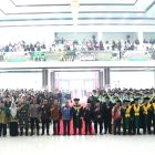 Foto bersama Bupati Kapuas, Ketua STAI, Dewan Pengajar, Tamu Undangan dan seluruh Wisudawan dan Wisudawati pada acara Wisuda Sarjana Angkatan XXVIII STAI Kuala Kapuas, di Aula Tingang Menteng Kuala Kapuas, Kamis (17/9/2026). (Foto : Humas Kominfo Kapuas)