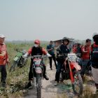 Bupati Kapuas HM Wiyatno bersama Wakil Bupati Kapuas Dodo dan Sekretaris Daerah Kabupaten Kapuas Usis I Sangkai, didampingi sejumlah Kepala Perangkat Daerah saat meninjau infrastruktur yang berada di Kelurahan Murung Keramat, Jumat (18/9/2026).