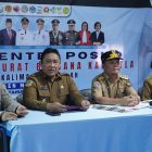 Suasana Konferensi Pers yang digelar di Media Center Posko Pusat Karhutla, Senin (31/8/2026) malam.