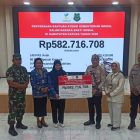 Kemensos melalui Sentra Budi Luhur Banjarbaru menyerahkan bantuan Asistensi Rehabilitasi Sosial (ATENSI) kepada Pemerlu Atensi Sosial (PAS) di Kabupaten Kapuas, dilakukan secara simbolis oleh Wakil Bupati Kapuas Dodo, didampingi Kepala Dinas Sosial Kabupaten Kapuas Karolinae dan Kepala Sentra Budi Luhur Banjarbaru Radna Dewi Sartika, kepada penerima manfaat di Aula Dinas Pendidikan Kabupaten Kapuas, Kamis (17/9/2026).