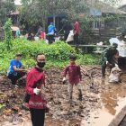 Camat Bataguh, Babinsa dan warga turut berpartisiapsi dalam aksi Bataguh Bersih