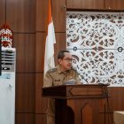 Asisten Bidang Administrasi Umum (Asisten III) Sekretariat Daerah Kabupaten Kapuas, Fery Noah saat membuka secara resmi kegiatan Peningkatan Kapasitas dan Monitoring Evaluasi Electronic Human Development Worker (EHDW) dalam rangka mendukung percepatan pencegahan dan penurunan stunting di Kabupaten Kapuas, bertempat di Aula Bapperida Kabupaten Kapuas, Selasa (6/10/2026).