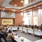 Dr. Usis I Sangkai. S. Hut. M. Si bersama dinas terkait bahas tentang keputusan Akhir Hasil Pendataan Rusus danVerifikasi Penghuni rumah Khusus yang berada di Handel Bere. 