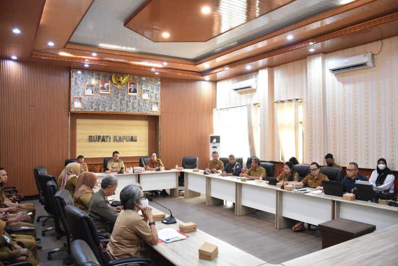 Dr. Usis I Sangkai. S. Hut. M. Si bersama dinas terkait bahas tentang keputusan Akhir Hasil Pendataan Rusus danVerifikasi Penghuni rumah Khusus yang berada di Handel Bere.