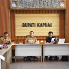 Pemerintah Kabupaten Kapuas menggelar Rapat Koordinasi/Ekspos Pelaksanaan Program Jaminan Sosial Ketenagakerjaan di Kabupaten Kapuas, di Ruang Rapat Kantor Bupati Kapuas, Selasa (6/10/2026).