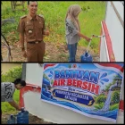 Camat Bataguh saat dampingi warga mengakses air bersih di Kantor Kecamatan Bataguh