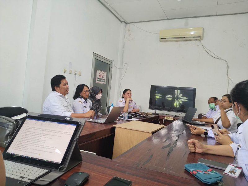 RSUD dr. H. Soemarno Sosroatmodjo Kuala Kapuas terus mematangkan berbagai persiapan menuju pelaksanaan akreditasi rumah sakit tahun 2027. Salah satunya melalui rapat persiapan kegiatan In House Training (IHT) dan Pitstop Akreditasi yang dilaksanakan pada 1 Oktober 2026.