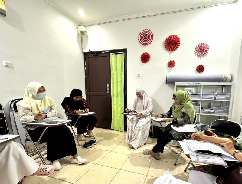 Rapat Koordinasi Pokja Komunikasi dan Edukasi mengulas tentang Persiapan In House Training Seluruh Pokja Akreditasi RS, Monitoring, dan Evaluasi Pelayanan Kesehatan terkait yang sudah terlaksana selama ini, bertempat di Ruang Promkes dan Klinik Jiwa Rawat Jalan, Jum'at (2/10/2026).