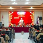 KWARTIR CABANG (Kwarcab) Gerakan Pramuka Kapuas selenggarakan KMD dibuka Ketua Kwarcab Kapuas H. Suwarno Muriyat didampingi Kepala Pusdiklatcab, Pelatih, Wakil-wakil Ketua, Sekretaris, Bendahara, para Andalan, sejumlah Korwil Bidang Pendidikan Kecamatan dan puluhan peserta KMD, Jum’at (2/10/2026) siang di aula Disdik Kapuas