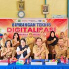 BIMTEK Digitalisasi Pembelajaran Gugus Belajar 11 Kabupaten Kapuas yang diikuti kepala sekolah dan para pendidik dari SDN 1 dan 2 Terusan Raya Barat dibuka Kadisdik H. Suwarno Muriyat, fasilitator daerah Meyrisa Ang, kepala sekolah dan pendidik SDN 1 dan 2 Terusan Raya Barat, Selasa (6/10/2026) pagi di SDN 1 Terusan Raya Barat